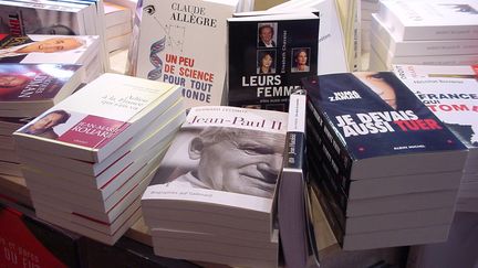 Une présentation d'ouvrages dans une librairie (illustration). (CAROLINE CALDIER / RADIO FRANCE)