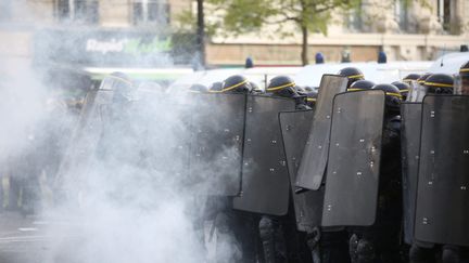 &nbsp; (Le policier qui témoigne a été blessé lors d'une manifestation à Paris le 28 avril (illustration) © MaxPPP)