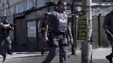 Selon les dernières statistiques annuelles, près de 20% des meurtres recensés dans la province du Cap sont directement liés à l'activité des gangs qui se disputent le territoire des Cape Flats, notamment pour y contrôler le marché de la drogue.

	  (Pieter BAUERMEISTER / AFP)