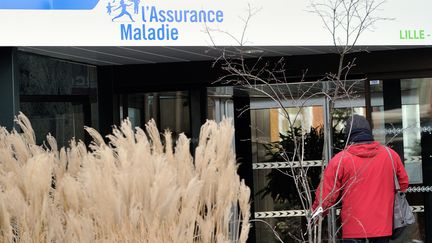 L'un des infirmiers est poursuivi pour un montant d'un peu plus de 120 000 euros et l'autre pour un peu moins de 180 000 euros, au d&eacute;triment de l'assurance-maladie. (PHILIPPE HUGUEN / AFP)