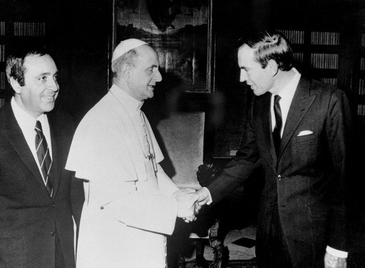 Christiaan Barnard reçu par le pape Paul VI au Vatican en 1967. (AFP - Farabola - Leemage)