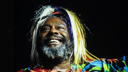 George Clinton de Parliament-Funkadelic, sur scène au festival Lollapalooza de Chicago (Illinois, Etats-Unis) le 15 juillet 1994. (STEVE EICHNER / ARCHIVE PHOTOS)