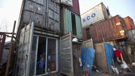 A Shangha&iuml; (Chine), des familles ont &eacute;lu domicile dans des containers qu'elles louent 60 euros par mois, le 4 mars 2013. (ALY SONG / REUTERS)