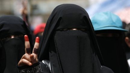 Femme yéménite manifestant à Sanaa, le 14 avril 2011. (AFP PHOTO / MOHAMMED HUWAIS)