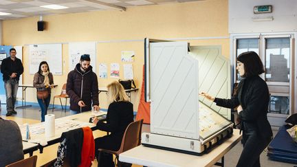 Une machine à voter au Mans, le 15 mars 2020, lors du premier tour des élections municipales. (DENIS MEYER / HANS LUCAS)