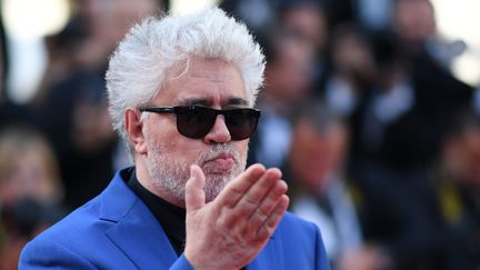 Pedro Almodovar sur le tapis rouge cannois en 2018. (LOIC VENANCE / AFP)