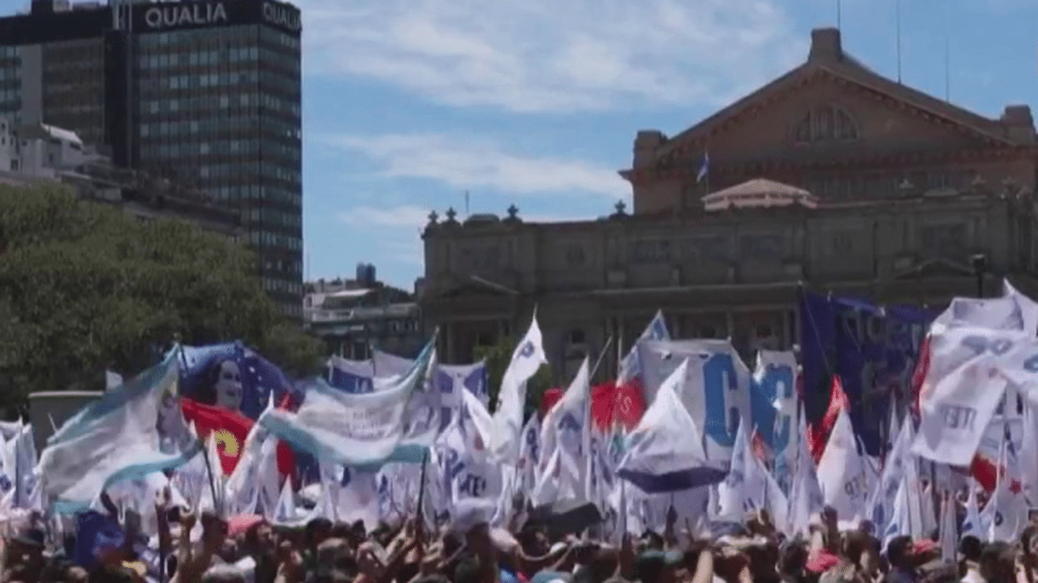 la población se movilizó contra Javier Milei