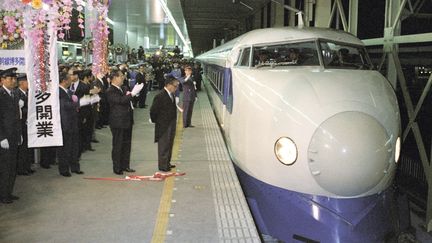 &nbsp; (un Shinkansen en gare de Fukuora au sud-ouest du Japon © Maxppp)