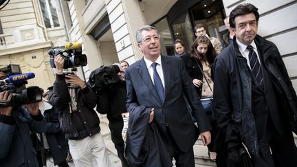 Le depute maire de Levallois Perret, Patrick Balkany sort du p&ocirc;le financier &agrave; Paris, le 21 octobre 2014. (  MAXPPP)