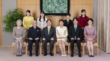 Photo des membres de la famille impériale prise le 12 décembre 2019. (HANDOUT / IMPERIAL HOUSEHOLD AGENCY / AFP)