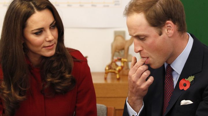 Kate Middleton et le prince William lors d'une visite d'un centre de l'Unicef, le 2 novembre 2011 &agrave; Copenhague (Danemark). (PHIL NOBLE / REUTERS)