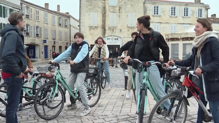 Vacances : à l’île de Ré, les professionnels du tourisme se préparent à accueillir les vacanciers (France 3)