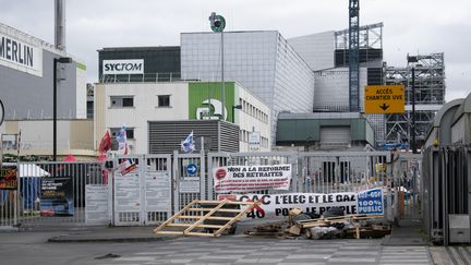 Dans les rues de la capitale, 7000 tonnes de déchets s'accumulent sur les trottoirs de certains arrondissements. (MAGALI COHEN / HANS LUCAS)