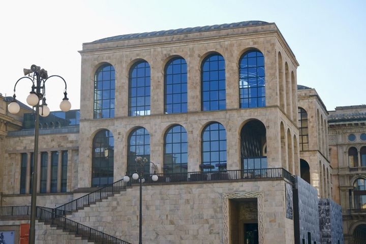 Façade extérieure du musée du Novecento, en Italie, conçu par les architectes italiens Italo Rota et Fabio Fornasari. (OLART FABIEN / HEMIS.FR / HEMIS.FR)