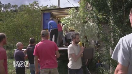 Envoyé spécial. "J'en pouvais plus, fallait changer", "On est ravis qu'il s'installe ici" : quand un médecin quitte la ville pour la campagne (tout le village se mobilise) (ENVOYÉ SPÉCIAL  / FRANCE 2)