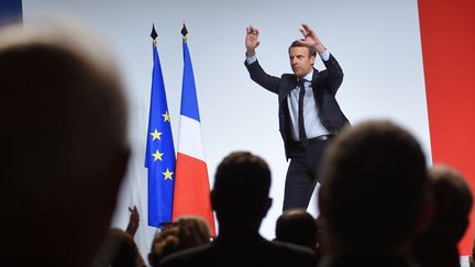 Emmanuel Macron lors d'un meeting de l'entre-deux tours de l'élection présidentielle, à Châtellerault (Vienne), le 28 avril 2017. (GUILLAUME SOUVANT / AFP)