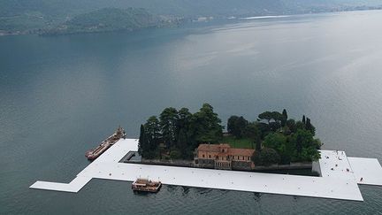 "The floating Piers" de Christo sur le lac d'Iseo en Italie
 (WOLFGANG VOLZ / AFP)