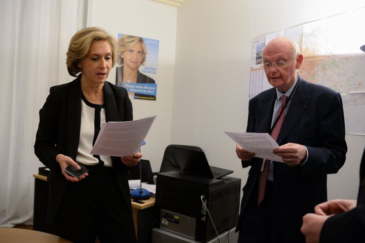 Valérie Pécresse et Patrick Stefanini au QG de campagne, au soir du second tour de l'élection régionale en Ile-de-France, le 13 décembre 2015. (ELODIE GREGOIRE/REA)