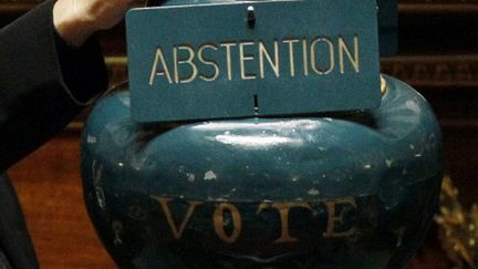 Un bulletin abstentionniste lors d'un vote au Sénat français à Paris en octobre 2010 (JACQUES DEMARTHON / AFP)