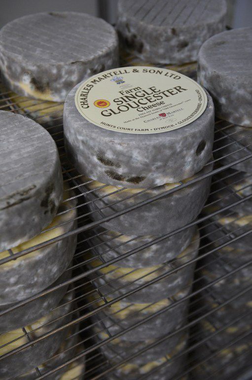 Meules de fromage de Gloucester (le 9 février 2017 dans le centre de production de Charles Martell and Sons Ltd à Dymock, dans le Gloucestershire). (AFP - OLI SCARFF)