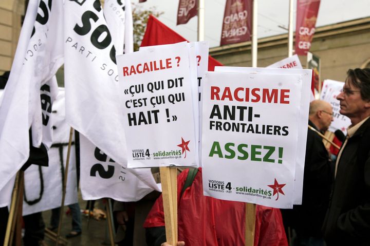 300 personnes se sont rassemblées pour manifester contre les propos racistes de l’UDC et du MCG. Genève, Octobre 2009.
  (PhotoPQR/Le Dauphiné Libéré/Gregory Yetchmeniza )