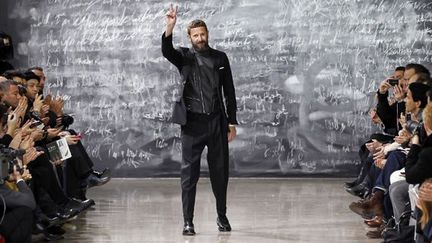 Stefano Pilati lors du défilé masculin YSL automne-hiver 2012-13 à Paris, en janvier 2012
 (A.Klein/AFP)