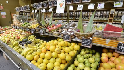 Le chef américain Will Coleman prône d'acheter ses fruits et légumes en une seule fois dans la semaine, et de prévoir ses menus à l'avance. (FRANCK PENNANT / MAXPPP)