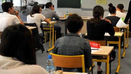 Lors de l'épreuve de philosophie du baccalauréat, à Cusset (Allier), en juin 2014. (MAXPPP)