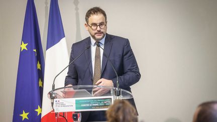 Le ministre de la Santé, Aurélien Rousseau, présente le programme national de lutte contre le tabac 2023-2027, le 28 novembre 2023, au ministère de la Santé, à Paris. (LUC NOBOUT / IP3 PRESS / MAXPPP)