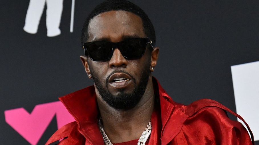 P. Diddy accusé de violences sexuelles : le rappeur sera jugé en mai 2025 et reste en prison (1/1)