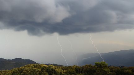 Un orage en Corse, le 11 août 2022. (PASCAL POCHARD-CASABIANCA / AFP)