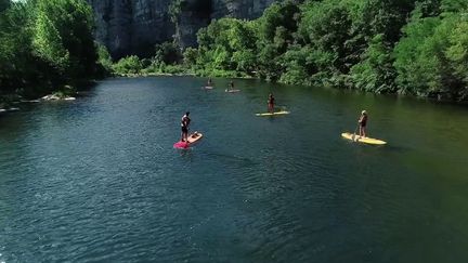 Partez à la découverte des gorges du Chassezac, et ses falaises sublimes. (CAPTURE D'ÉCRAN FRANCE 2)