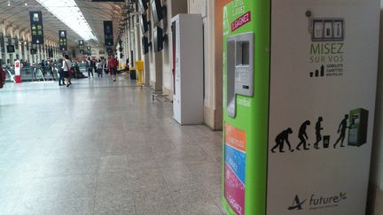 &nbsp; (Une machine Canibal dans la gare de Saint-Lazare, à Paris. © Radio France / Nathalie Doménégo)