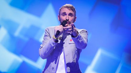 Le chanteur&nbsp;Christophe Willem lors d'une émission de télévision en Belgique, en mai 2022. (VIRGINIE LEFOUR / BELGA MAG)