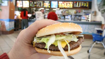 &nbsp; (McDonald's n'interdira pas aux clients obèses de manger dans ses restaurants © Maxppp)