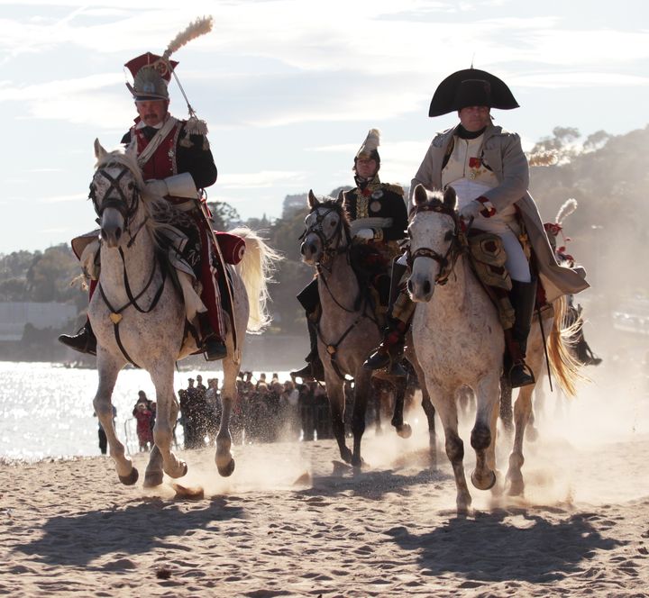 Frank Samson en Napol&eacute;on, le 1er mars 2015, sur la plage de Golfe-Juan, &agrave; Vallauris (Alpes-Maritimes). (JEAN-CHRISTOPHE MAGNENET / AFP)