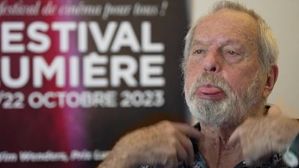 Terry Gilliam, présente au Festival Lumière en avant première, une version restaurée de son film culte : l'Armée des 12 Singes. (France 3)