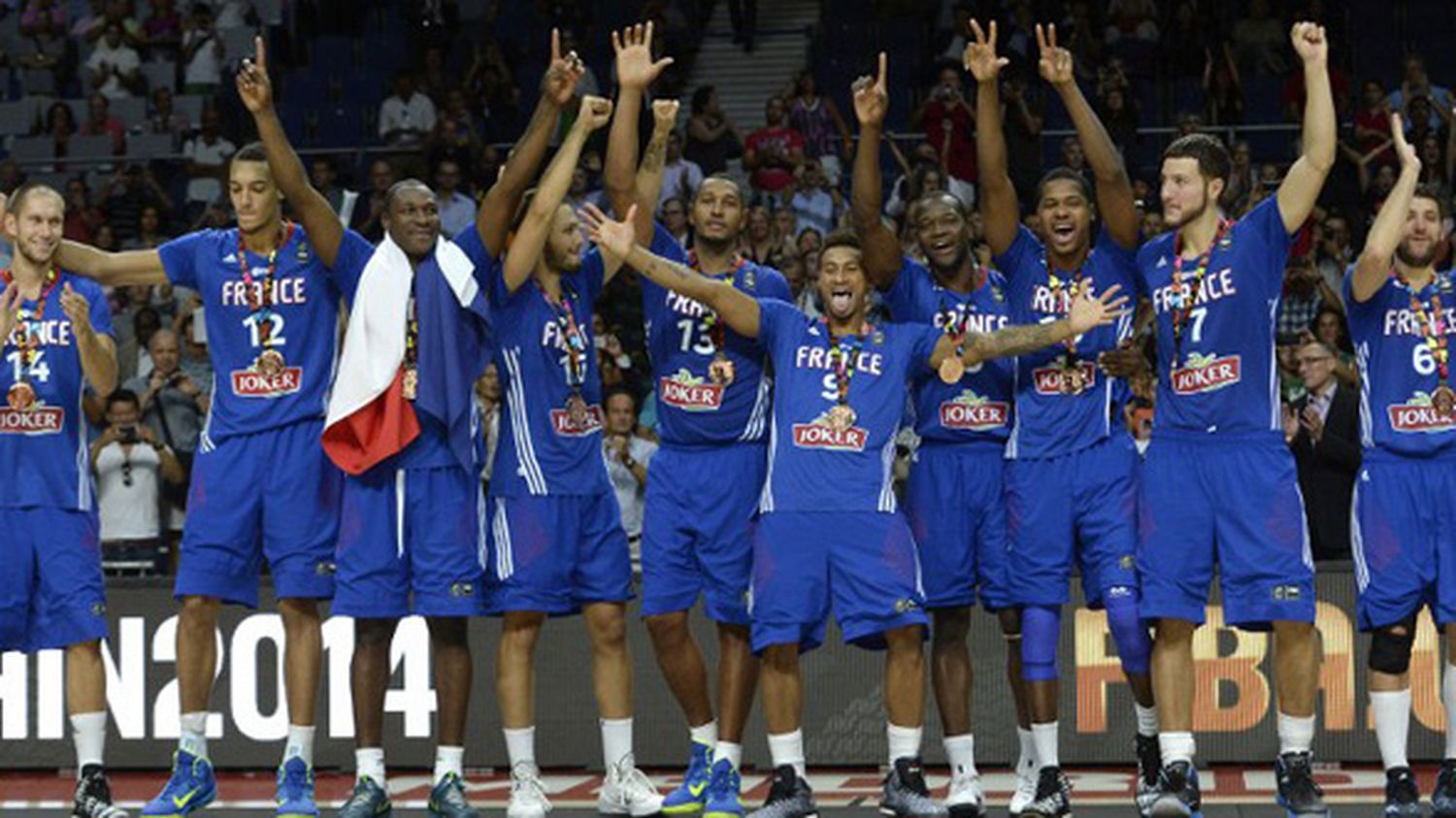 La France En Bronze Après Sa Victoire Sur La Lituanie