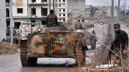 Des troupes pro-gouvernementales à Alep, en Syrie, le 2 décembre 2016. (GEORGE OURFALIAN / AFP)