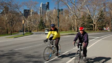 Des cyclistes à Central Park, New York, le 26 novembre 2009. (KERIBAR IZZET  / MAXPPP)