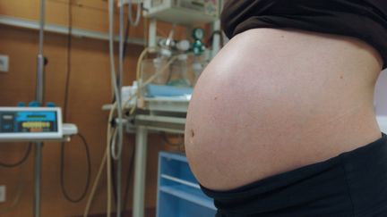 L&rsquo;Agence nationale de s&eacute;curit&eacute; du m&eacute;dicament a mis en garde, le 25 f&eacute;vrier 2013, contre les dangers potentiels d'un anti-ulc&eacute;reux utilis&eacute; pour d&eacute;clencher les accouchements. (JEAN AYISSI / AFP)