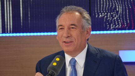 François Bayrou, président du MoDem et maire de Pau, le 12 octobre 2016 sur franceinfo. (JEAN-CHRISTOPHE BOURDILLAT / FRANCE-INFO)