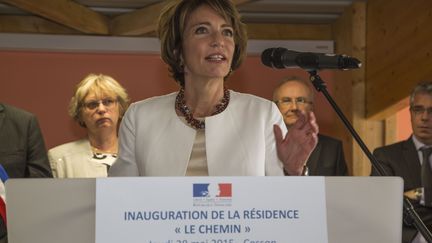 Marisol Touraine inaugure un centre pour les personnes de moins de 60 ans souffrant d'Alzheimer &agrave; Cesson,&nbsp;le 28 mai 2015. (CAROLINE PAUX / CITIZENSIDE.COM / AFP)