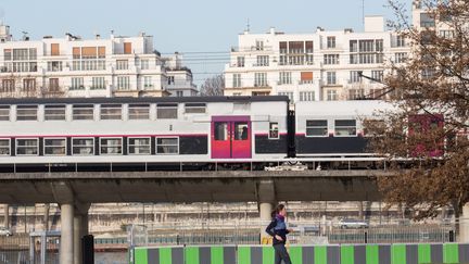 Les lignes RER gérées par la RATP seront soumises à un tarif spécial, lundi. (NICOLAS KOVARIK / MAXPPP)