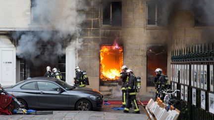 Les locaux de la librairie La Hune ravagés par un incendie.
 (Karim Daher / AFP)