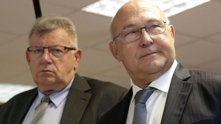 &nbsp; (Les contrôles diminuent, mais sont mieux orientés, extiment Michel Sapin et Christian Eckert © MaxPPP)