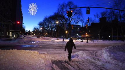 Dimanche, dès le petit matin, la tempête a laissé place à un ciel parfaitement dégagé, comme ici à New York. (ASTRID RIECKEN / GETTY IMAGES NORTH AMERICA / AFP)