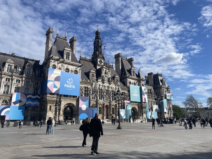 Le parvis de l'Hôtel de ville de Paris, le 10 avril 2024. (FRANCEINFO)