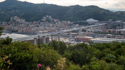 Des tests sont réalisés sur le pont construit après l'effondrement du pont Morandi, à Gênes (Italie), le 20 juillet 2020.&nbsp; (MAURO UJETTO / NURPHOTO / AFP)