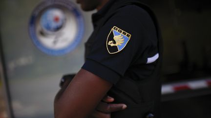 Devant le siège de la DGSE, le service de renseignement extérieur de la France, à Paris, en juin 2015. (MARTIN BUREAU / AFP)